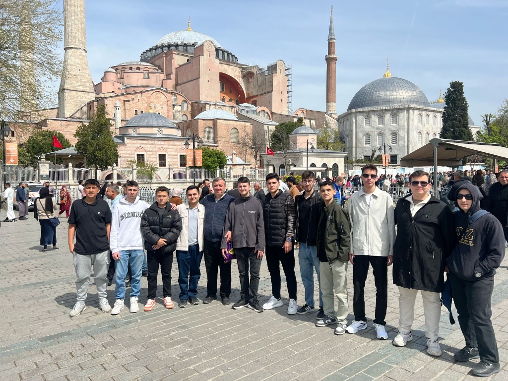 2024-2025_18 Nisan 2025_Öğrencilerimizle Ayasofya Camii Gezisi